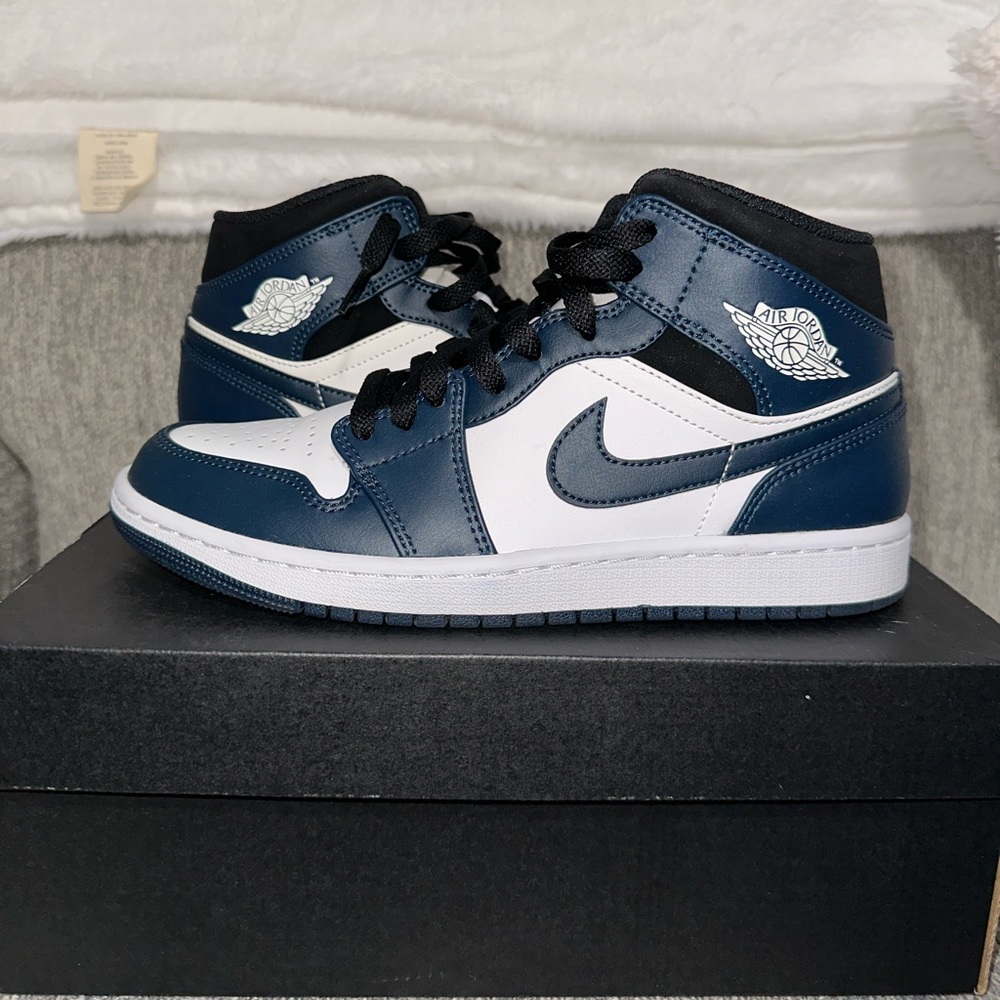 Jordan 1 Mid Armory Navy